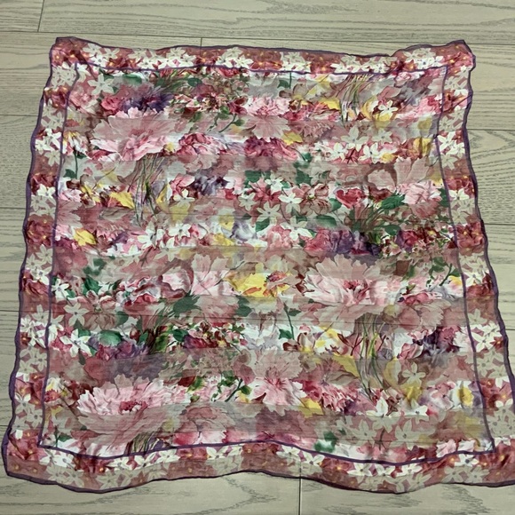 Beautiful Vintage Silk Scarf - Picture 6 of 8